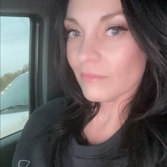 Meet your Posher, Christina - Picture 2 of 4